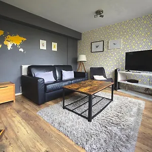 Modern Central Family-home For 6 Apartment