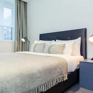 Native Tower Bridge Apartment
